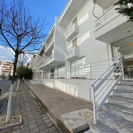 White Sea View 2 아파트 Sarandë