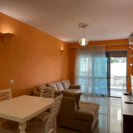 White Sea View 2 아파트 Sarandë