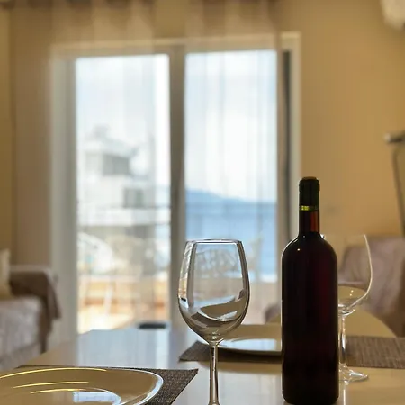 White Sea View 2 아파트 Sarandë