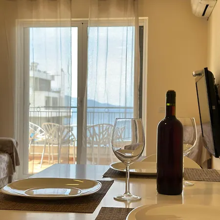 Lägenhet White Sea View 2 *