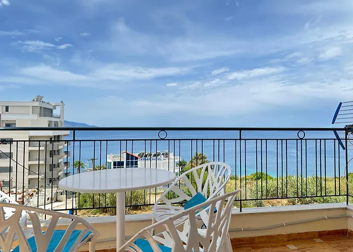 White Sea View 2 아파트 Sarandë